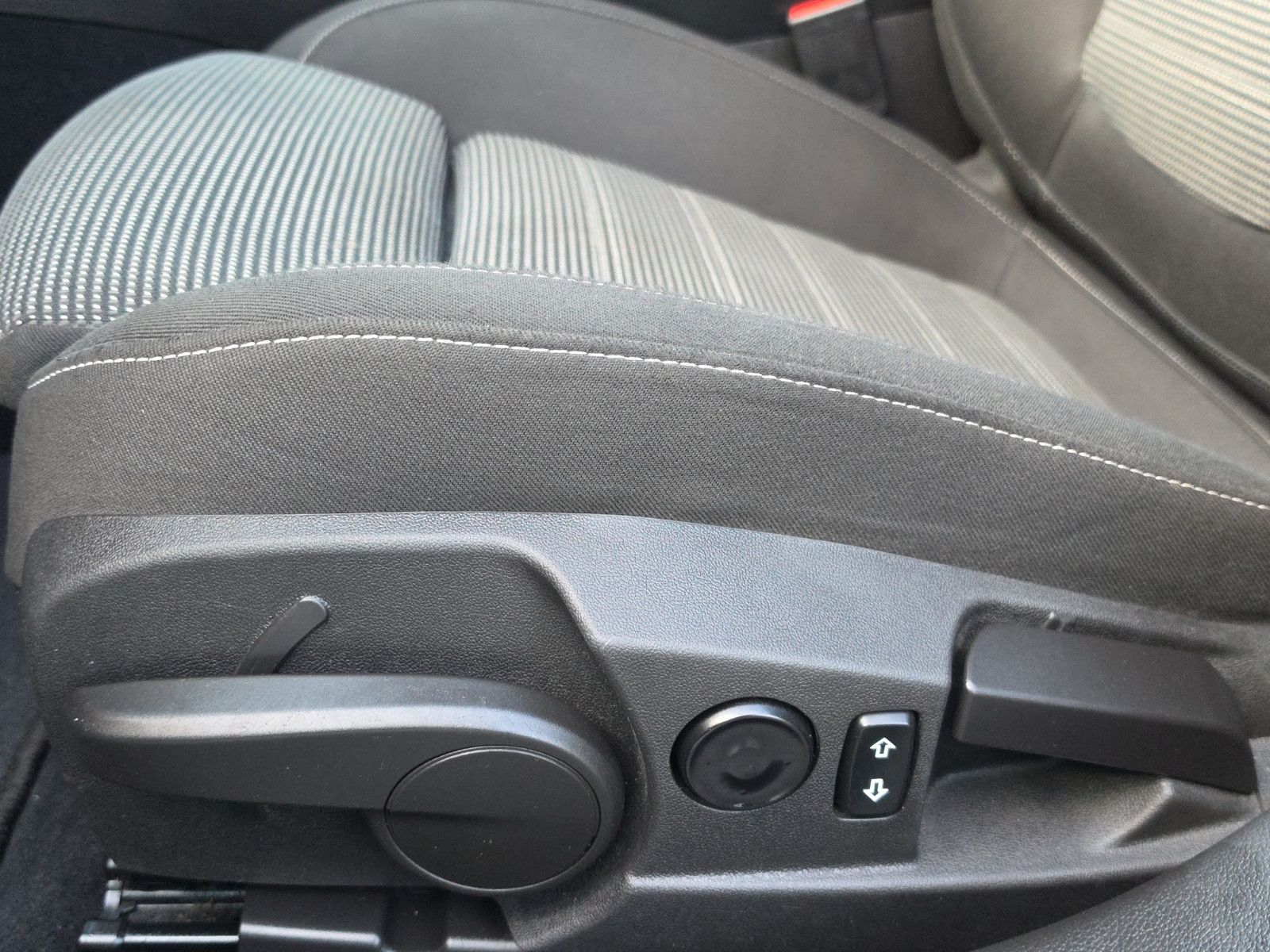 Fahrzeugabbildung Opel Insignia A Sports Tourer Innovation Automatik