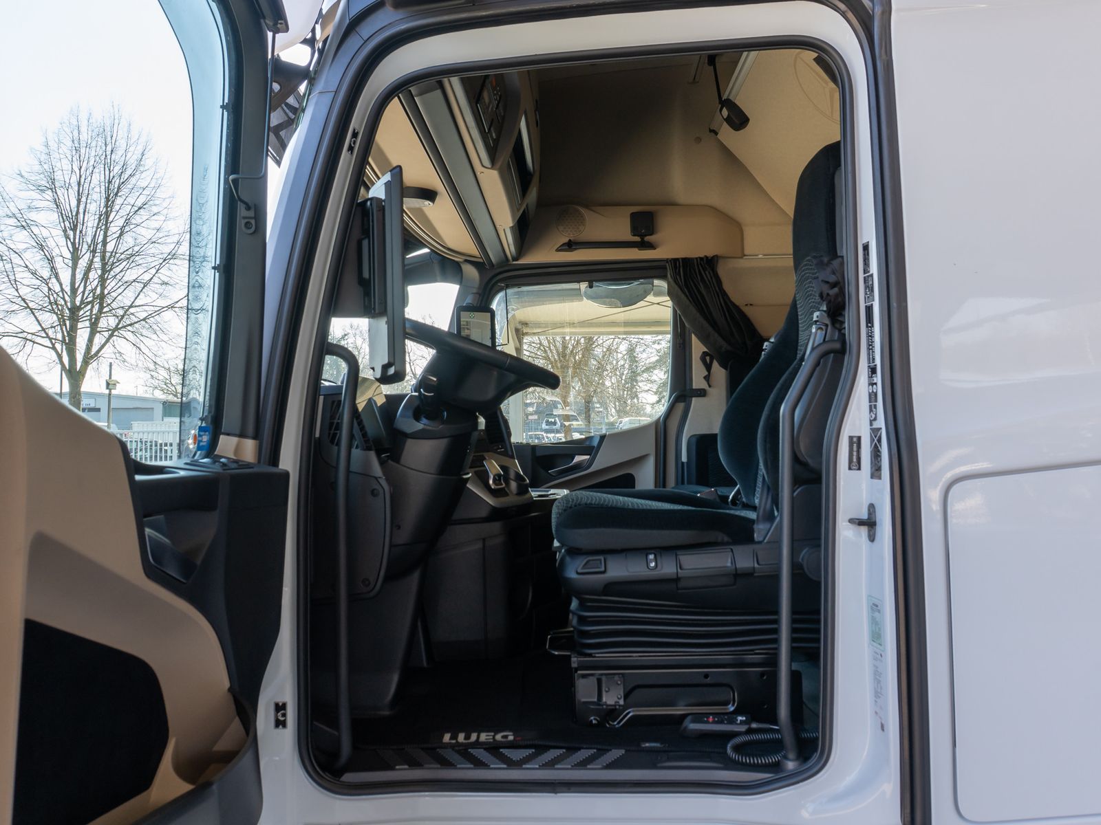Fahrzeugabbildung Mercedes-Benz Actros 1853 LSnR LowLiner Style-Line NeuReifen
