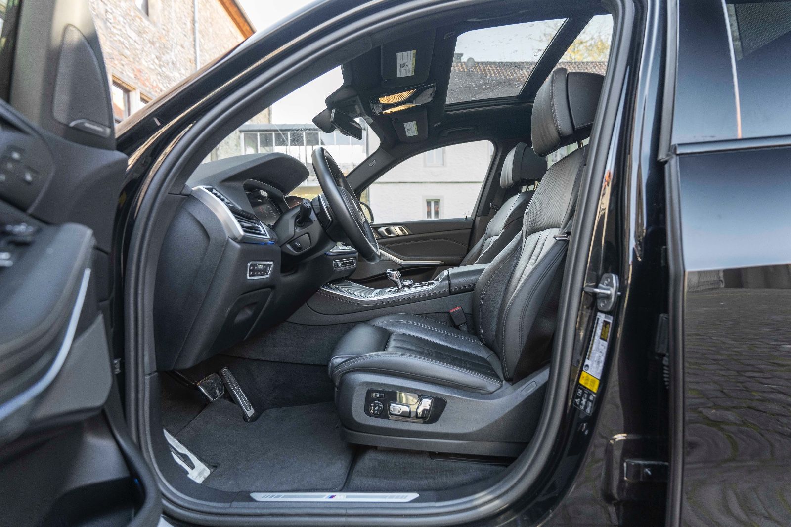 Fahrzeugabbildung BMW X5 xDrive40i M-SPORT HUD H&K 360° LASER ACC TOTW