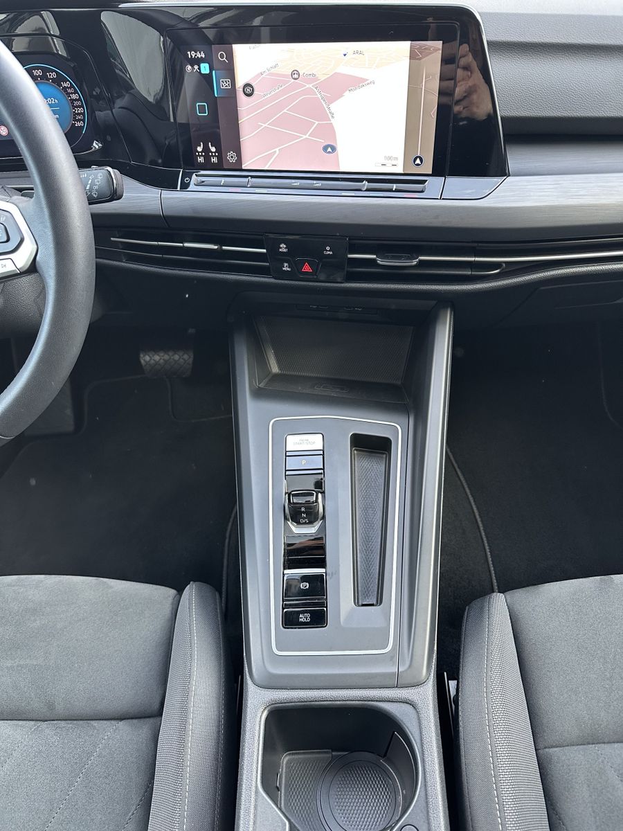 Fahrzeugabbildung Volkswagen Golf Variant 2.0 TDI DSG Style NAV+LED+PANO+H&K