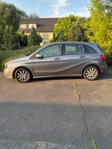 Mercedes-Benz B 180 - - Mercedes-Benz B 180 in Leverkusen