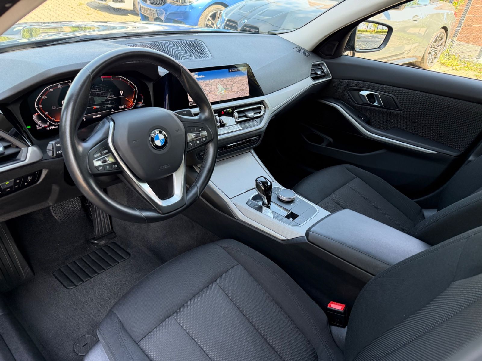 BMW 320d Automatik Glasdach Navi Live Cockpit HiFi foto 4