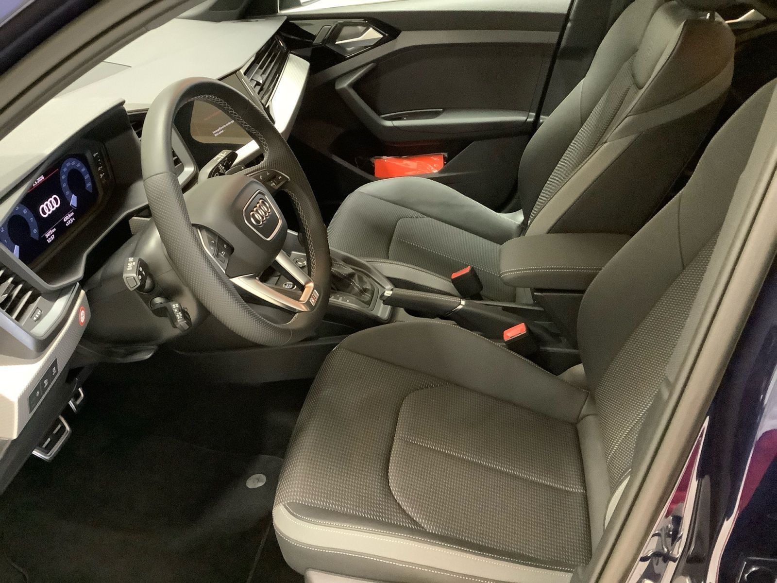 A1 Sportback S line 30TFSI S tronic,Navi,LED,ACC