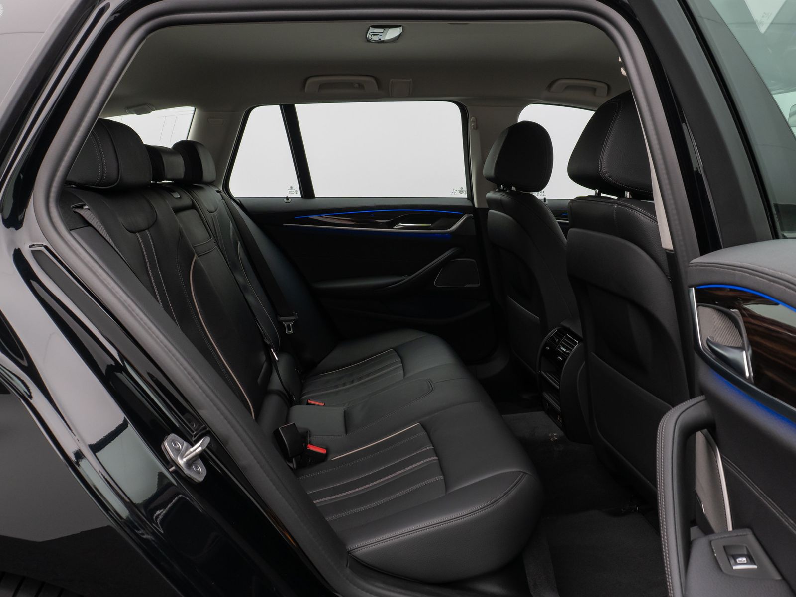 Fahrzeugabbildung BMW 520d Luxury Line Kamera DAB H/K DisplKey Alarm