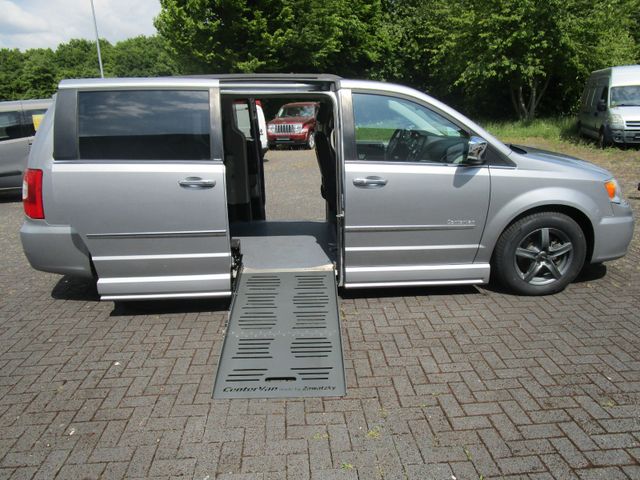 Chrysler Grand Voyager Gold Zawatzky Center Van