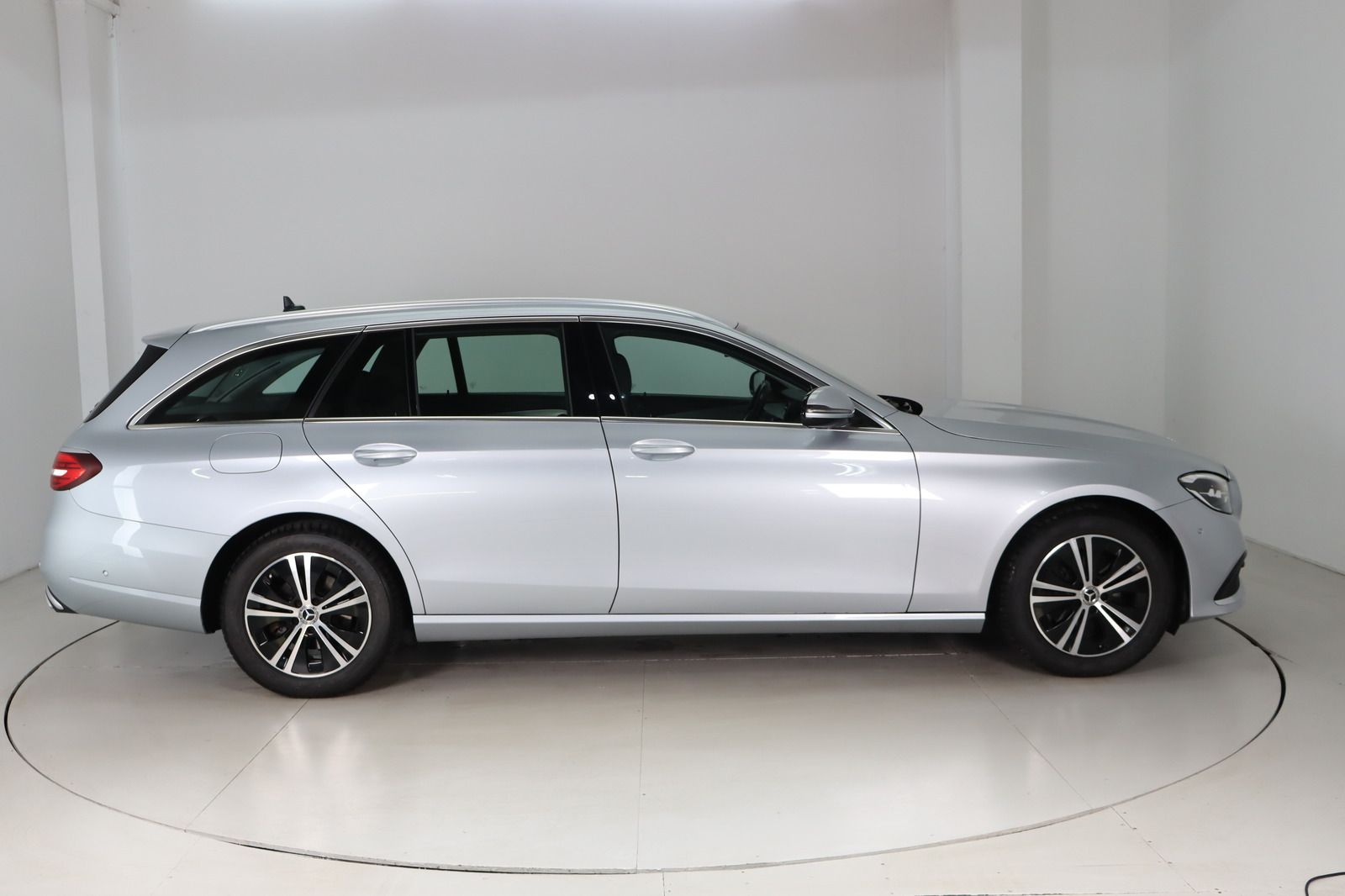 Fahrzeugabbildung Mercedes-Benz E 220 T d  * LED * DAB * Widescreen