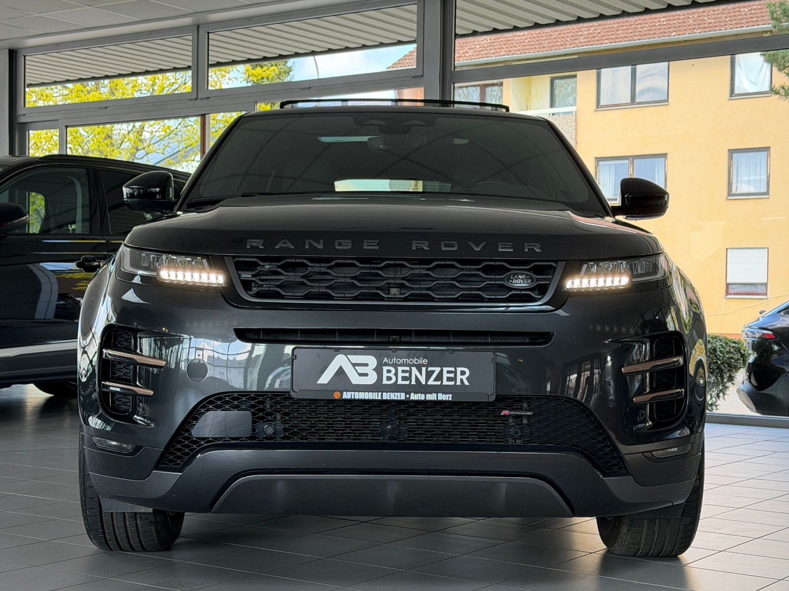 Fahrzeugabbildung Land Rover Range Rover Evoque S Hybrid /R-DYNAMIC/PANO/KAM
