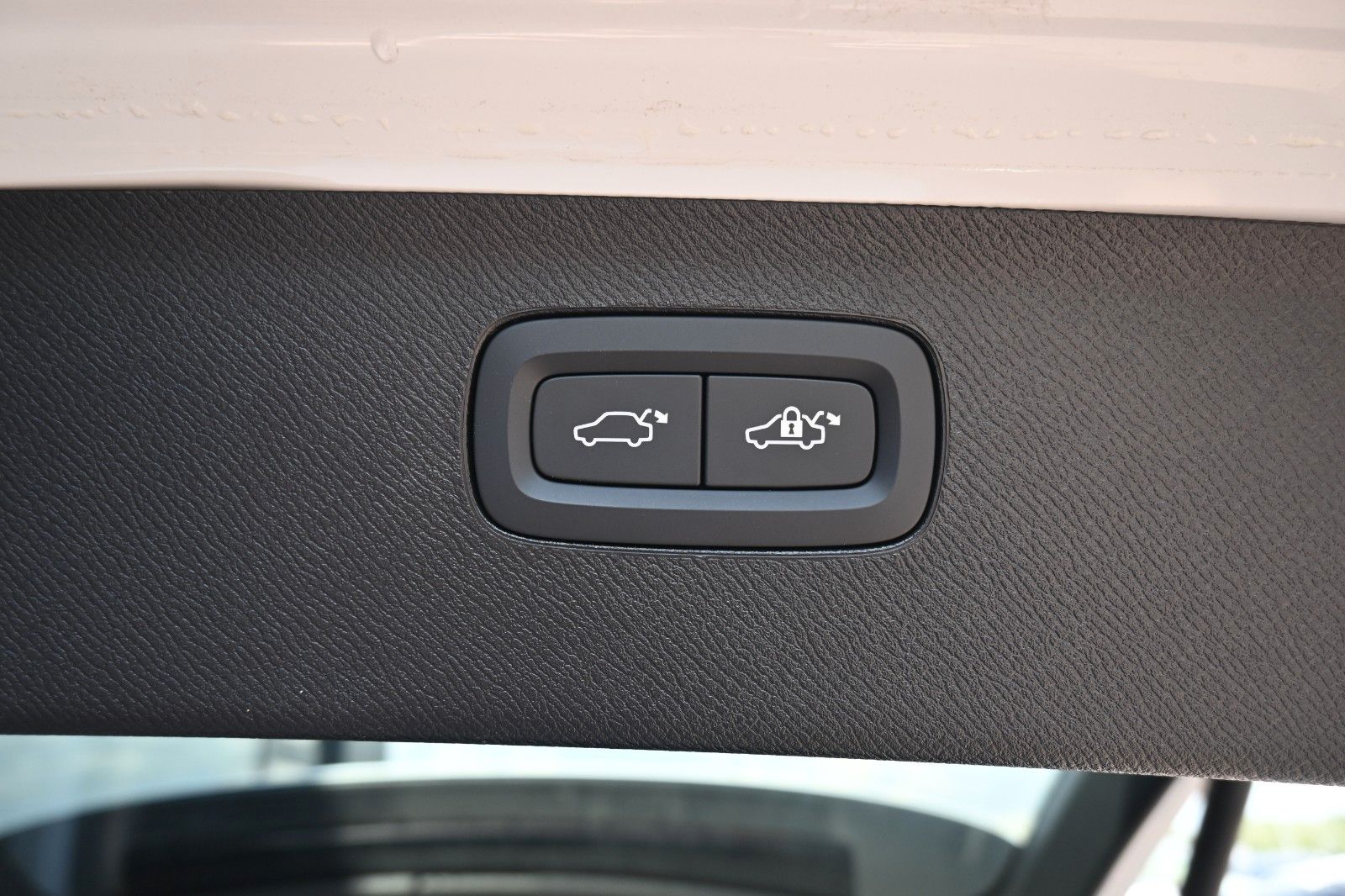 Fahrzeugabbildung Volvo XC90 T8 RC AWD Plus Dark*STDHZG*360°*ACC*