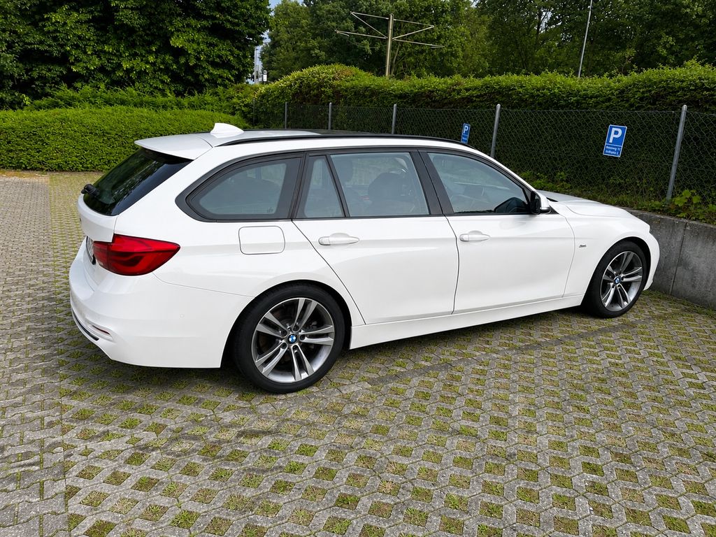 Image of BMW 330