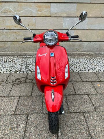 Vespa Primavera 50 red