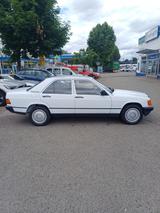 Mercedes-Benz Mercedes E190 / 2.0 Benziner / H-Kennzeichen - Mercedes-Benz 190 mit Benzin-Antrieb: Limousine, 2.0
