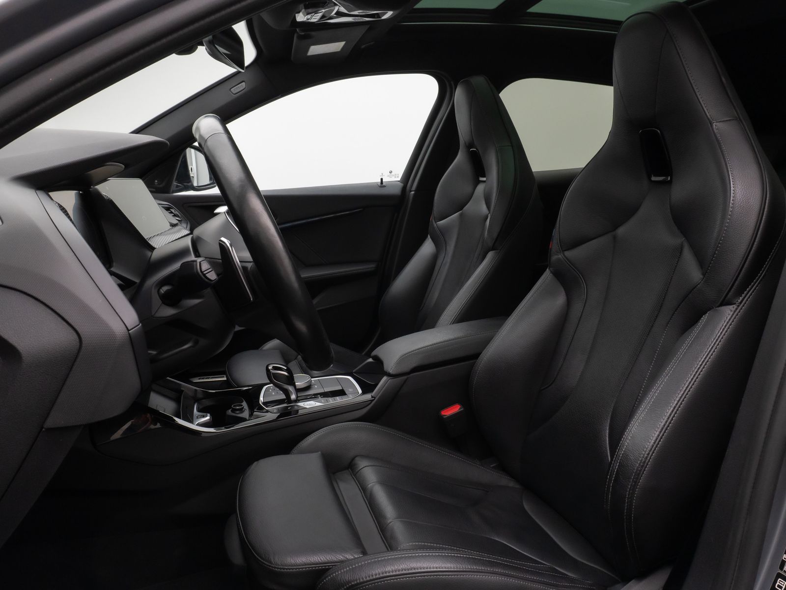 Fahrzeugabbildung BMW M135i xD Panorama Kamera HUD DAB H/K Komfort 18"