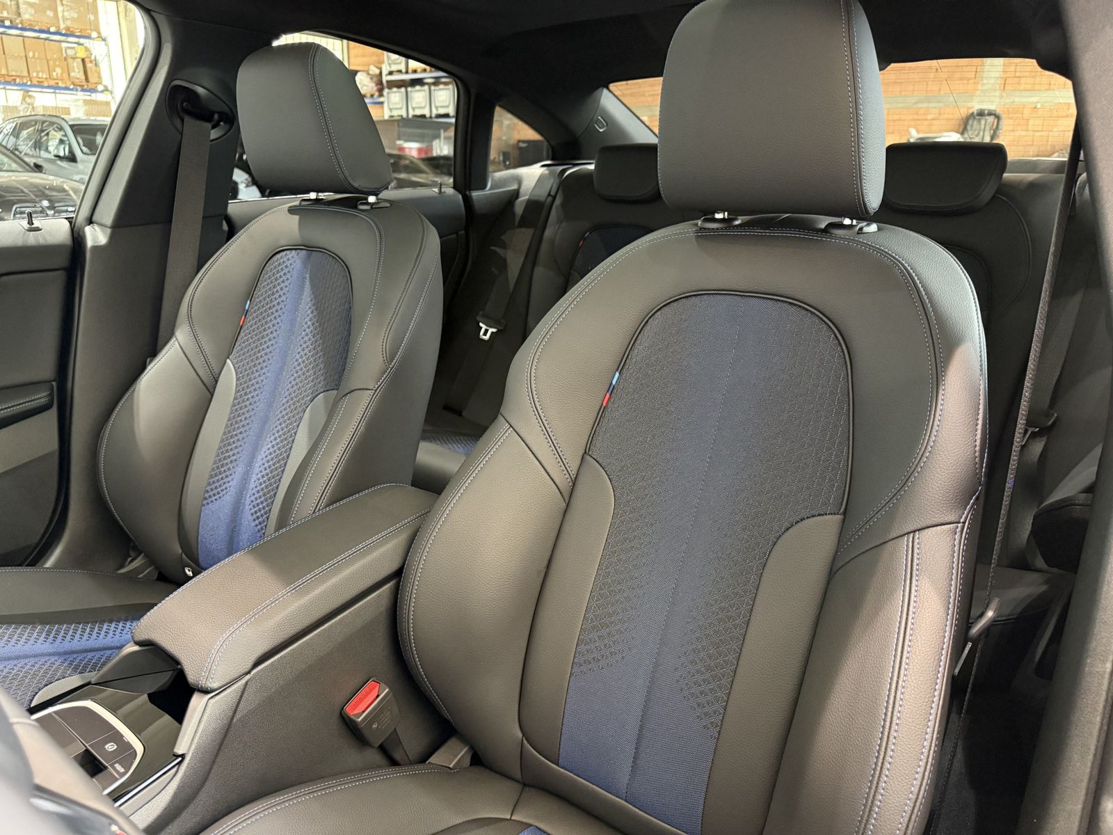 Fahrzeugabbildung BMW 218i AHK, Harman & Kardon, Lenkradheizung DAB