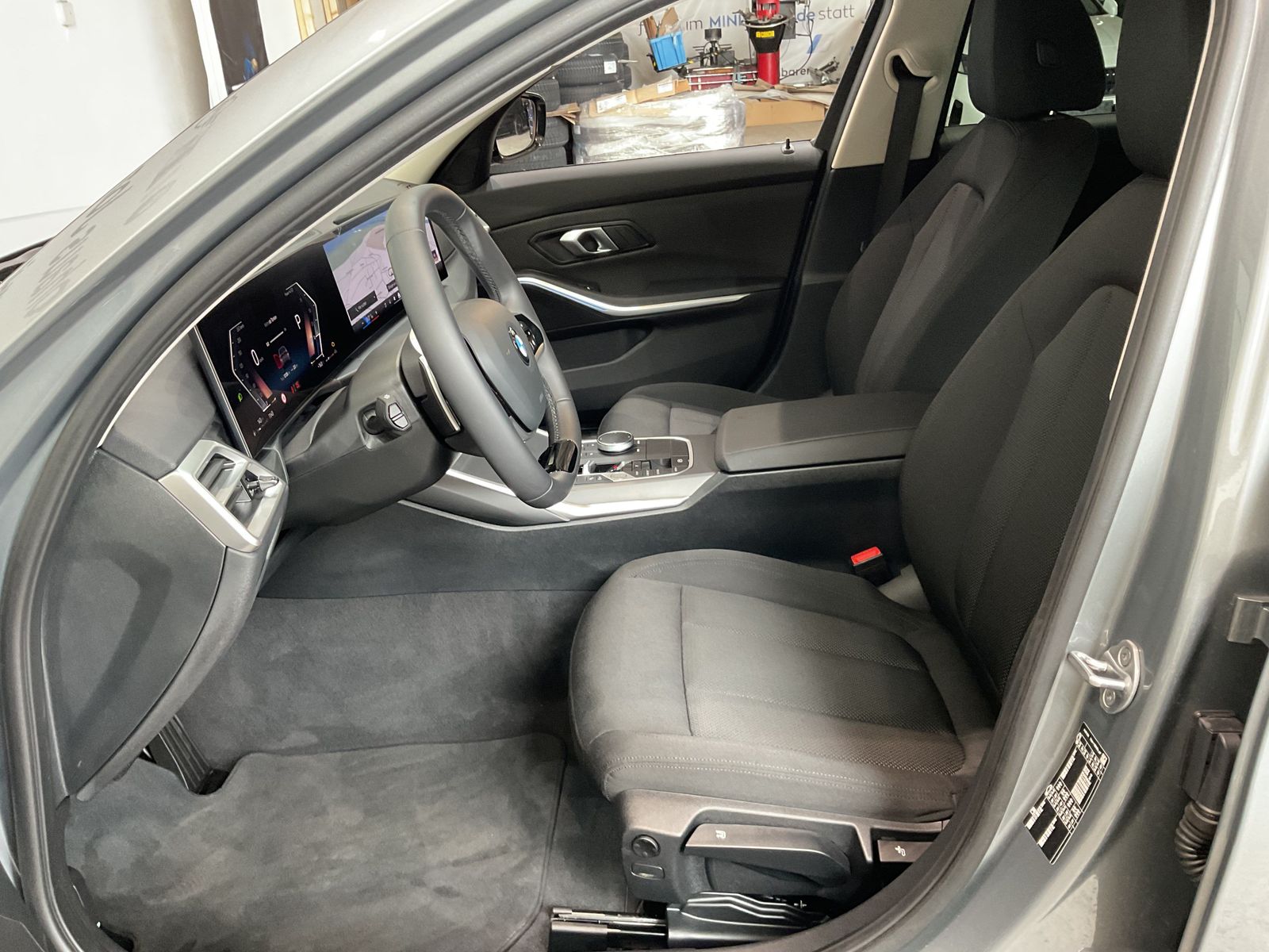 Fahrzeugeinzelansicht 11 Fahrzeugabbildung BMW 318i |Komfortzugang |Sitzheizung |HiFi