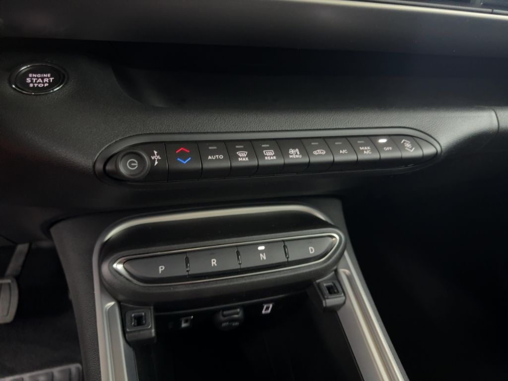 Fahrzeugabbildung Jeep Avenger e-Hybrid Altitude ALLWETTER NAVI WINTER