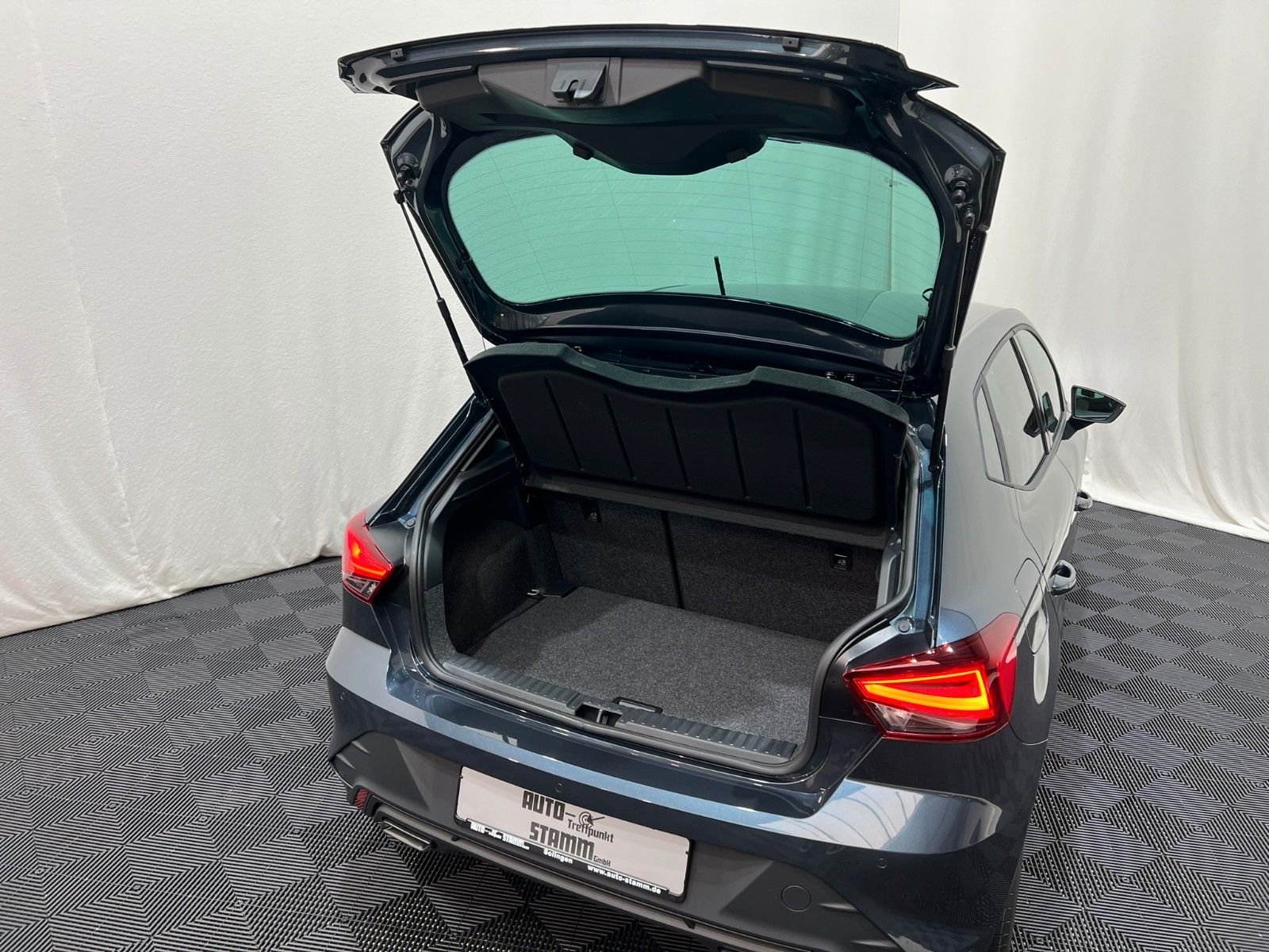 Fahrzeugabbildung SEAT Ibiza 1.0 TSI 85kW FR DSG 18"ALU
