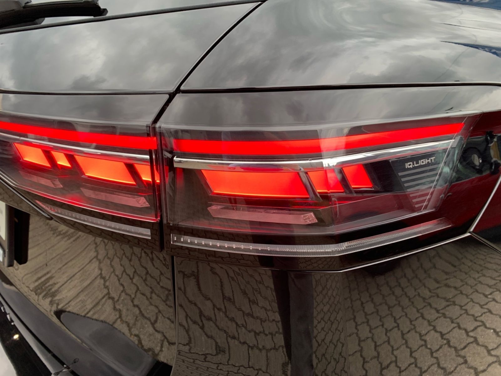 Fahrzeugabbildung Volkswagen Passat 2.0 TDI DSG Elegance Navi LED