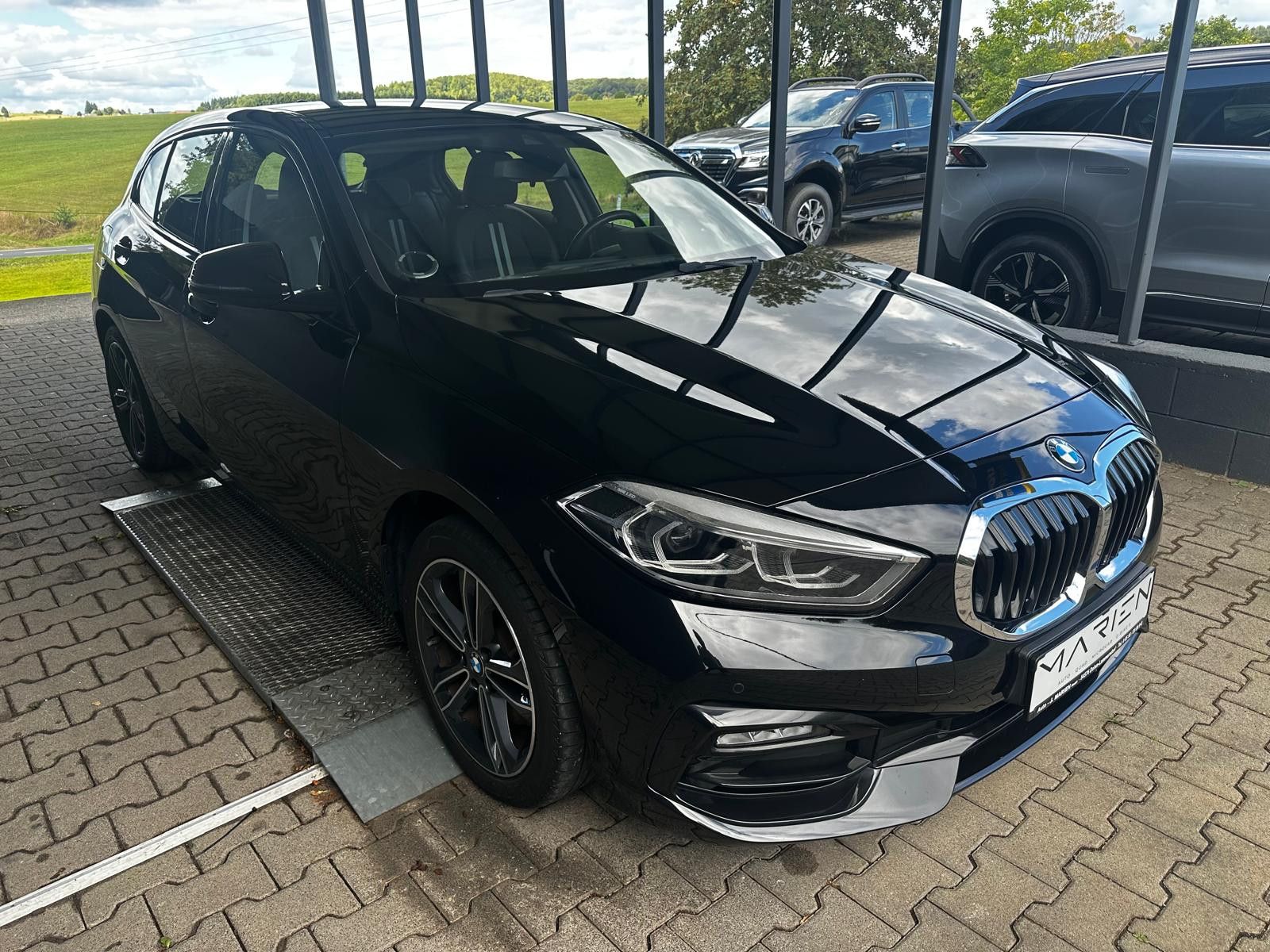 BMW 118 Baureihe 1 Lim. 118 i Sport Line | LED