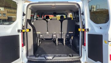 Fahrzeugabbildung Ford Transit Custom Kombi 340 L2 Trend  8 Sitzer