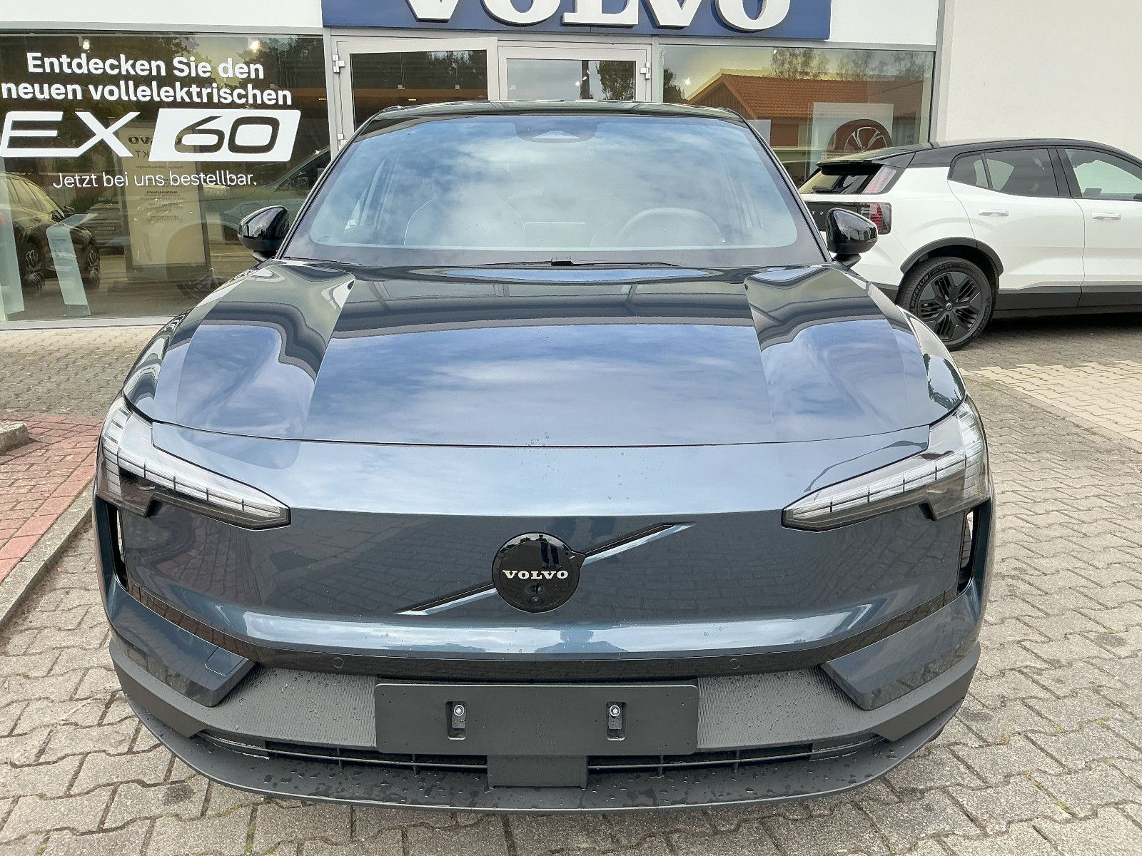 Volvo EX30 Ultra Black Edition 2WD Pure Electric imagem 2