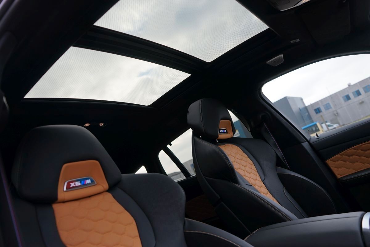 Fahrzeugabbildung BMW X6 M Competition*Carbon*Pano Sky*B&W*Ahk*360 Kam
