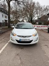 Hyundai Ukrainischen Auto Hyundai Elantra - Hyundai Elantra mit Benzin-Antrieb: Automatik