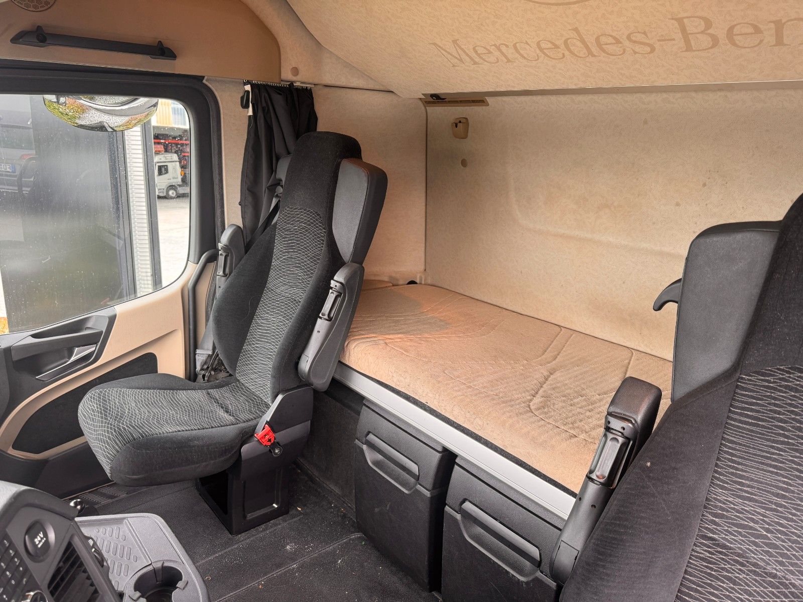 Fahrzeugabbildung Mercedes-Benz Actros 2542 LnR 6x2 Retarder Standklima