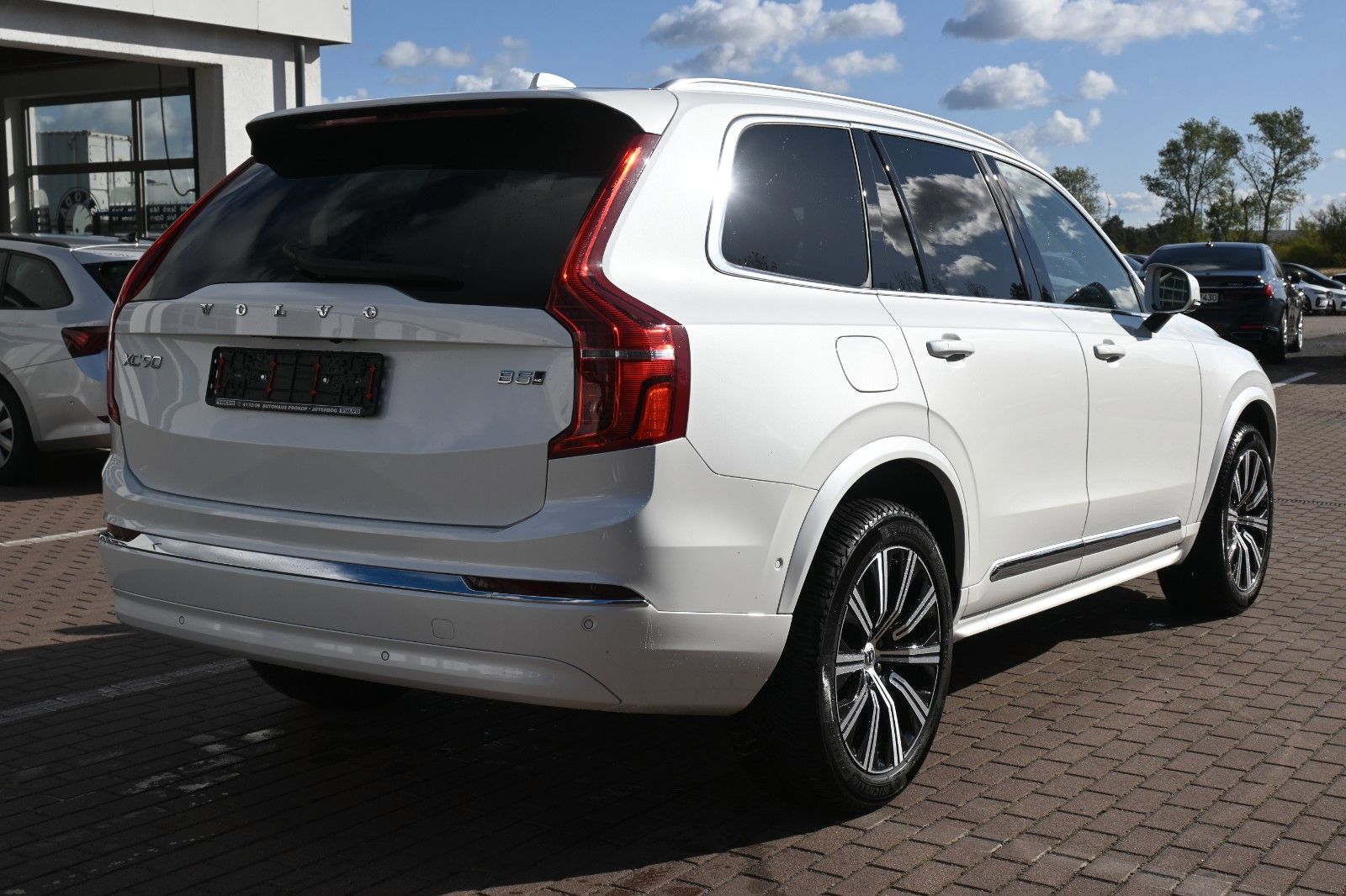 Fahrzeugabbildung Volvo XC90 B5 Bright *Stdhzg*Pano*360°*AHK*VOLL