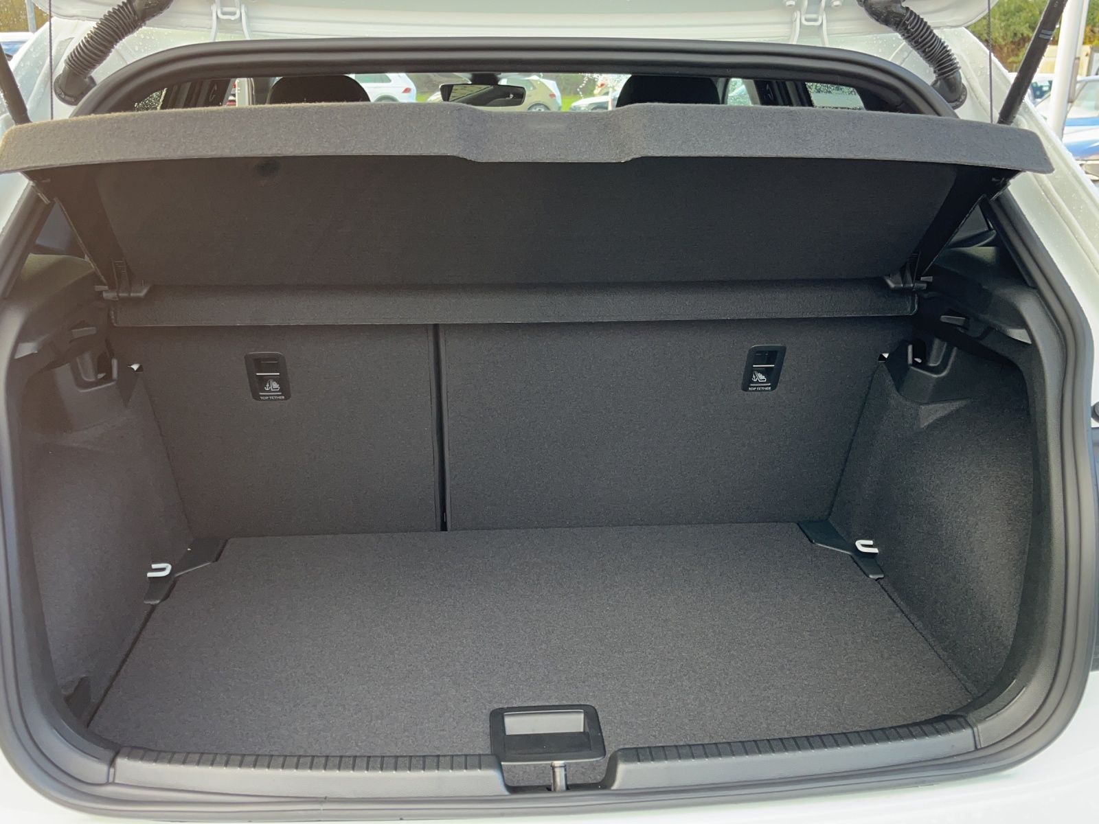 Fahrzeugabbildung Volkswagen Polo R-Line R-Line,DSG,RFK,Navi,LM-Felgen ,App C