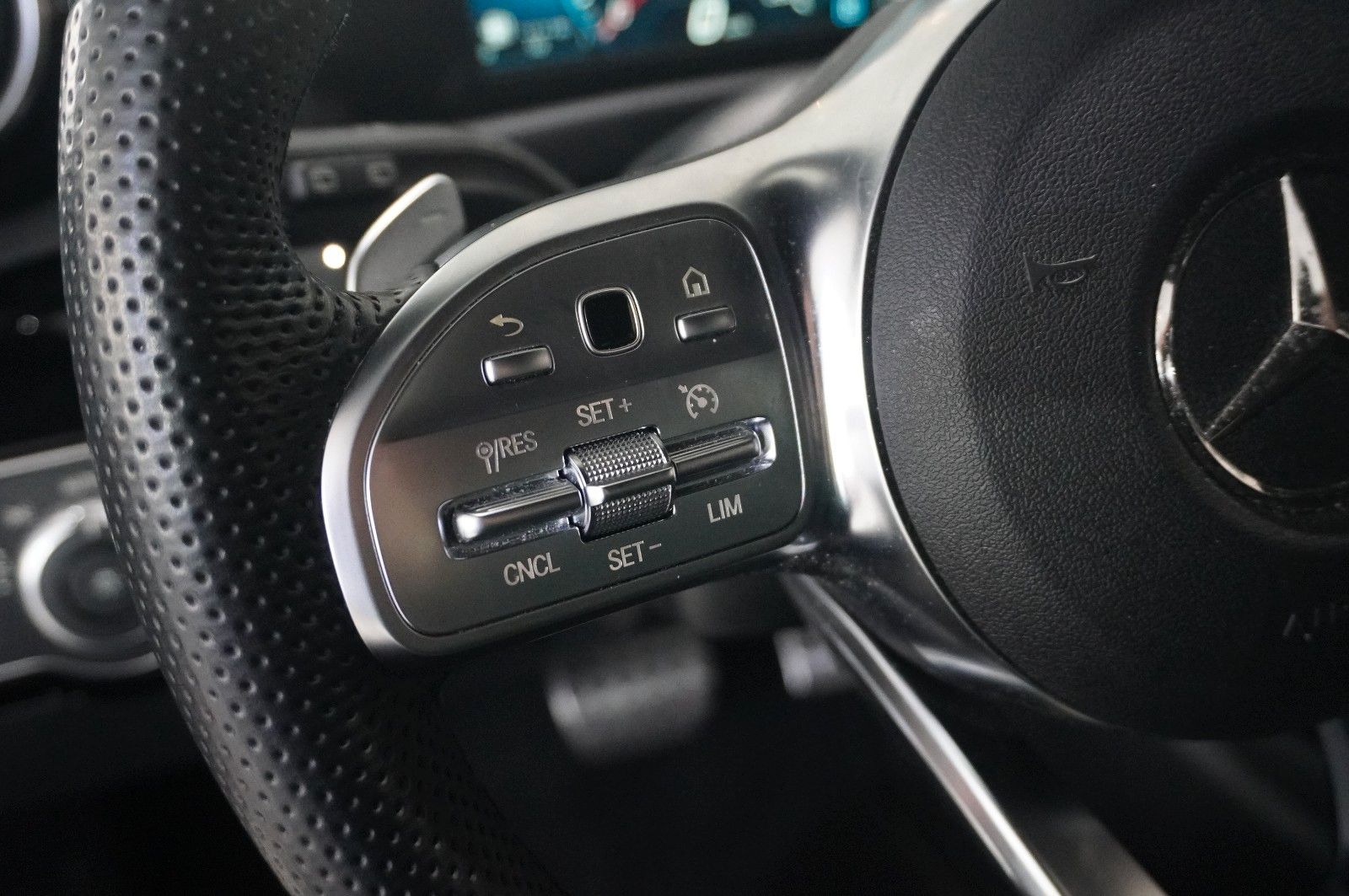 Fahrzeugabbildung Mercedes-Benz CLA SB 200 AMG LINE 7G-DCT NAVI/LED/KAMERA/DAB+