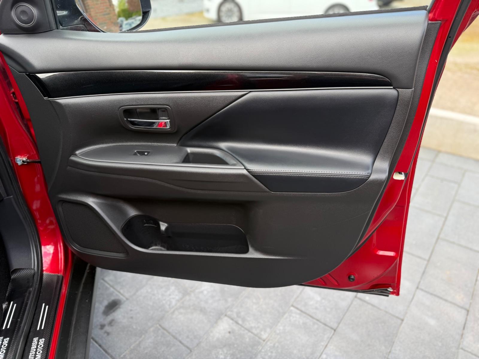 Mitsubishi Outlander 2.0CVT Active+ I LED I KAM I AHK