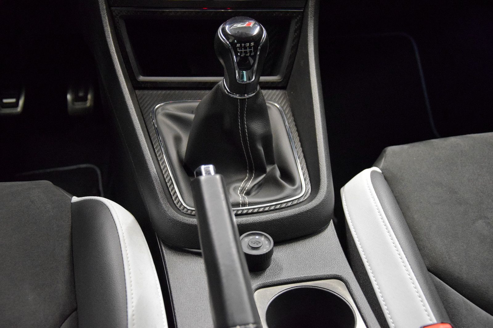 Fahrzeugabbildung SEAT Leon Cupra 290 Dynamic-Paket Sonderlackierung