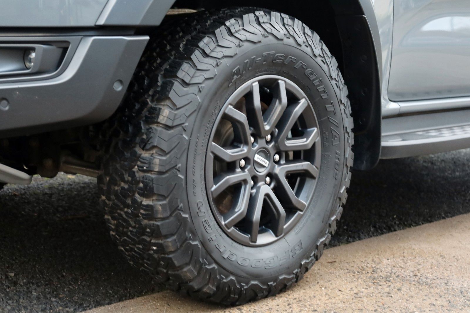 Fahrzeugabbildung Ford Raptor e-4WD,Rollo el,AHK, ATM !! Garantie07/28