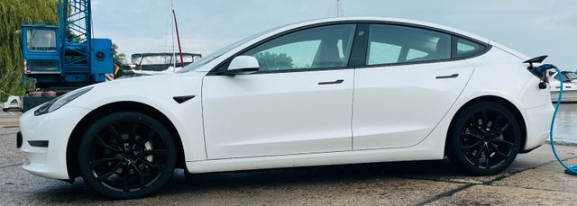 Tesla Model 3 Allradantrieb mit Dualmotor Long Ran...