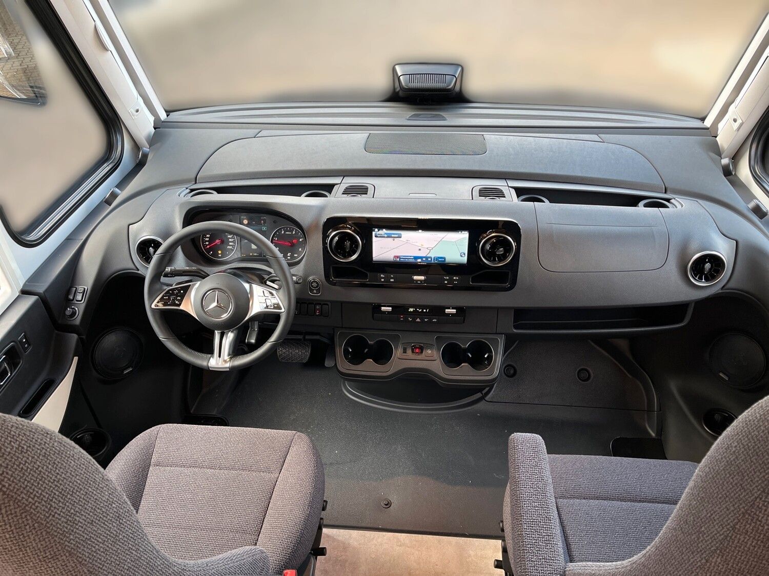 Fahrzeugabbildung HYMER / ERIBA / HYMERCAR Hymer B-MC I 600 Blackline