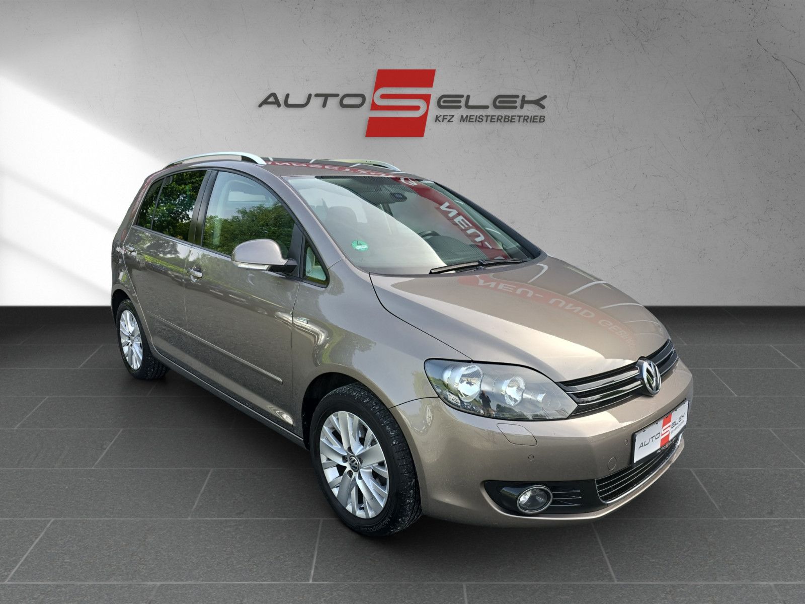 Fahrzeugabbildung Volkswagen Golf Plus VI Life*AUTOMATiK*SHZG*ALU*AHK