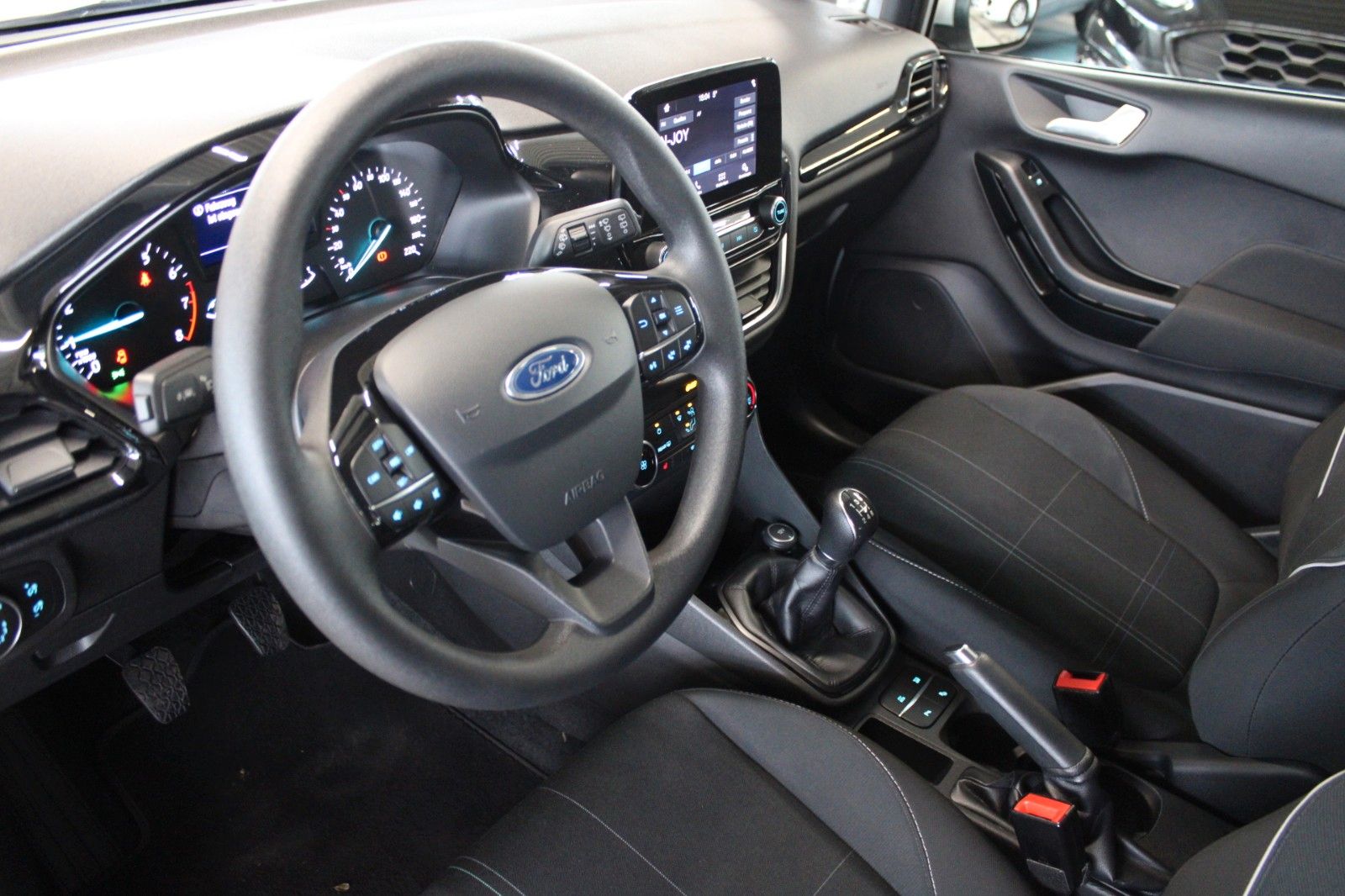 Fahrzeugabbildung Ford Fiesta Cool & Connect 5-T CAM PDC KLIMA WinterP.