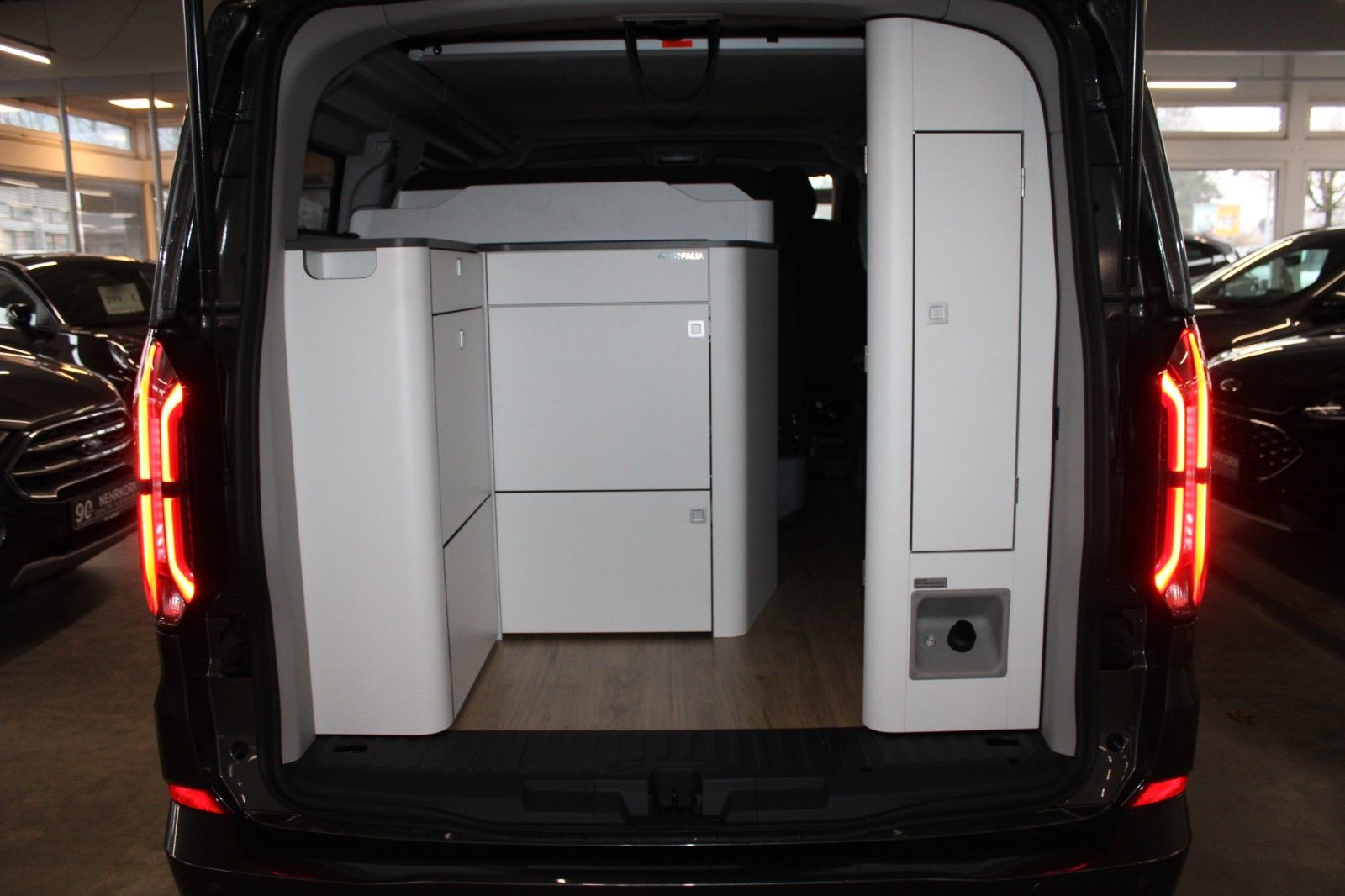 Fahrzeugabbildung Ford NUGGET L1 Titanium MARKISE + Aufstelldach SOFORT