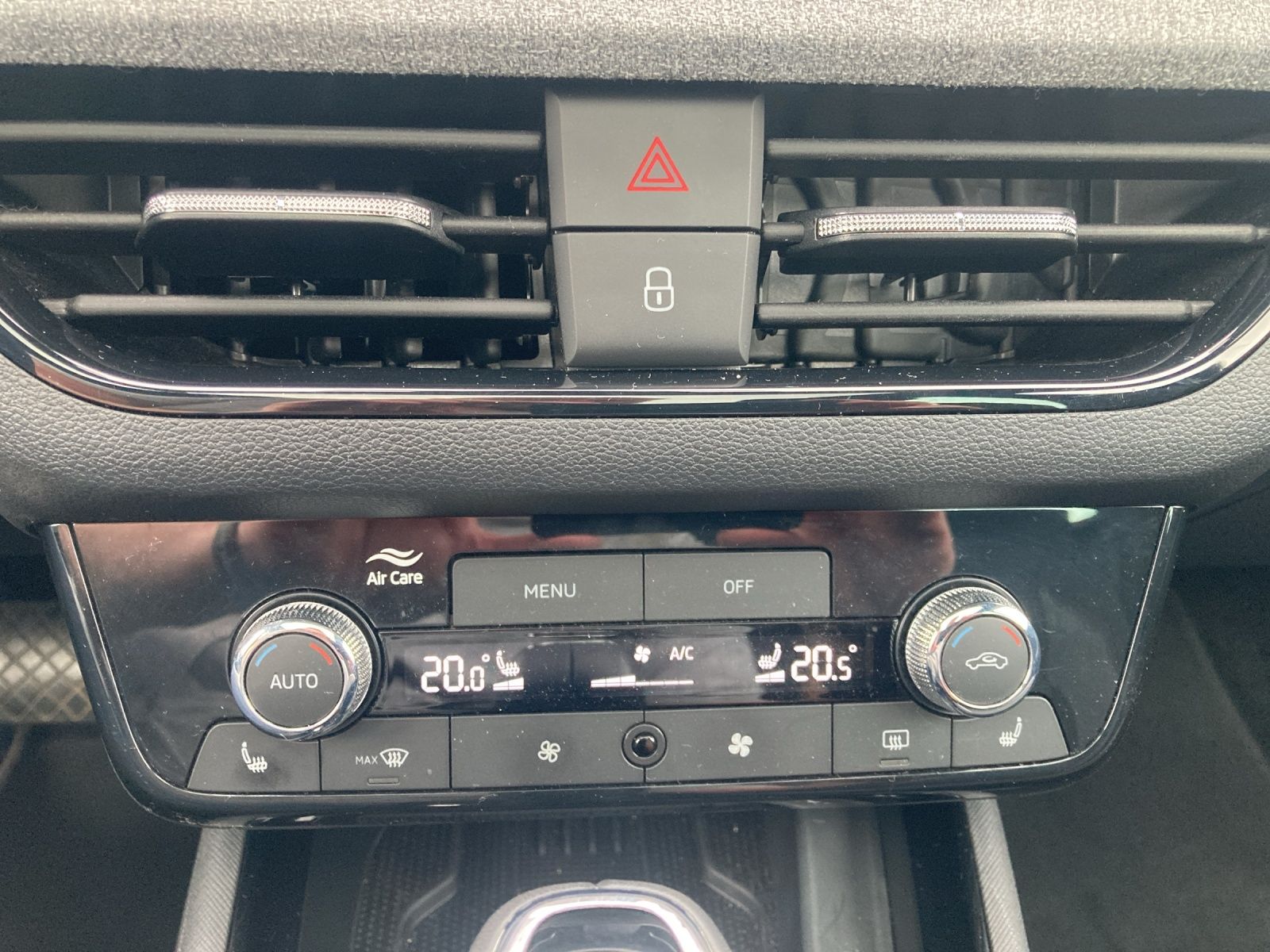Fahrzeugabbildung SKODA Kamiq TSI Selection DSG Matrix Navi Pano AID ACC