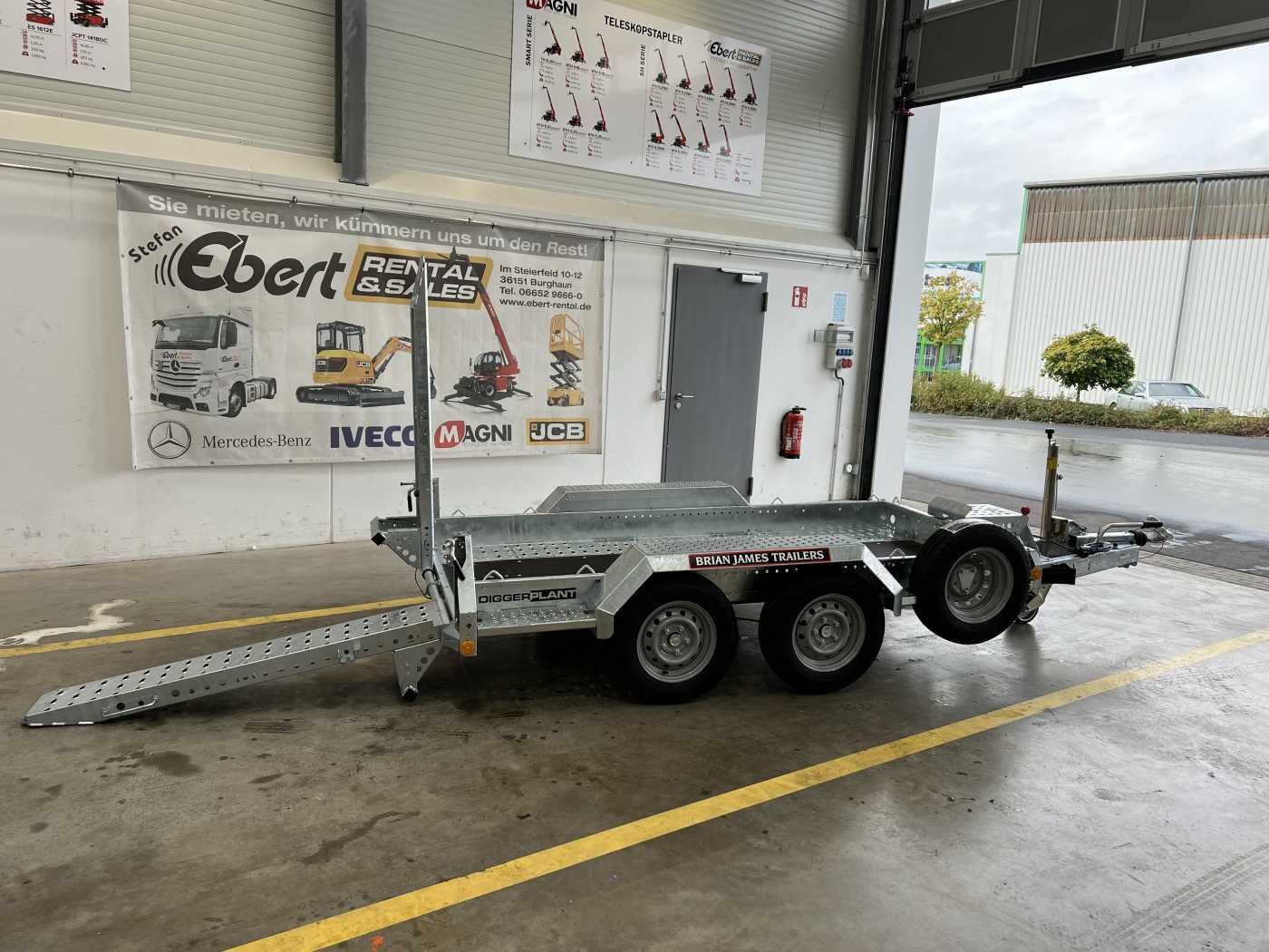 Fahrzeugabbildung Brian James Cargo Digger Plant 2 / Länge: 2.800mm / 2.700kg