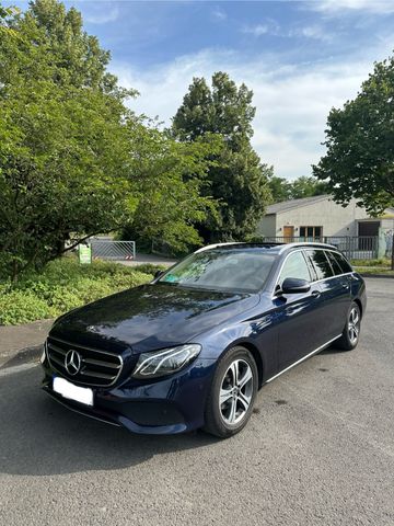 MERCEDES-BENZ E 220 d T Vollleder mit Sitzbelüftung 2. Hand