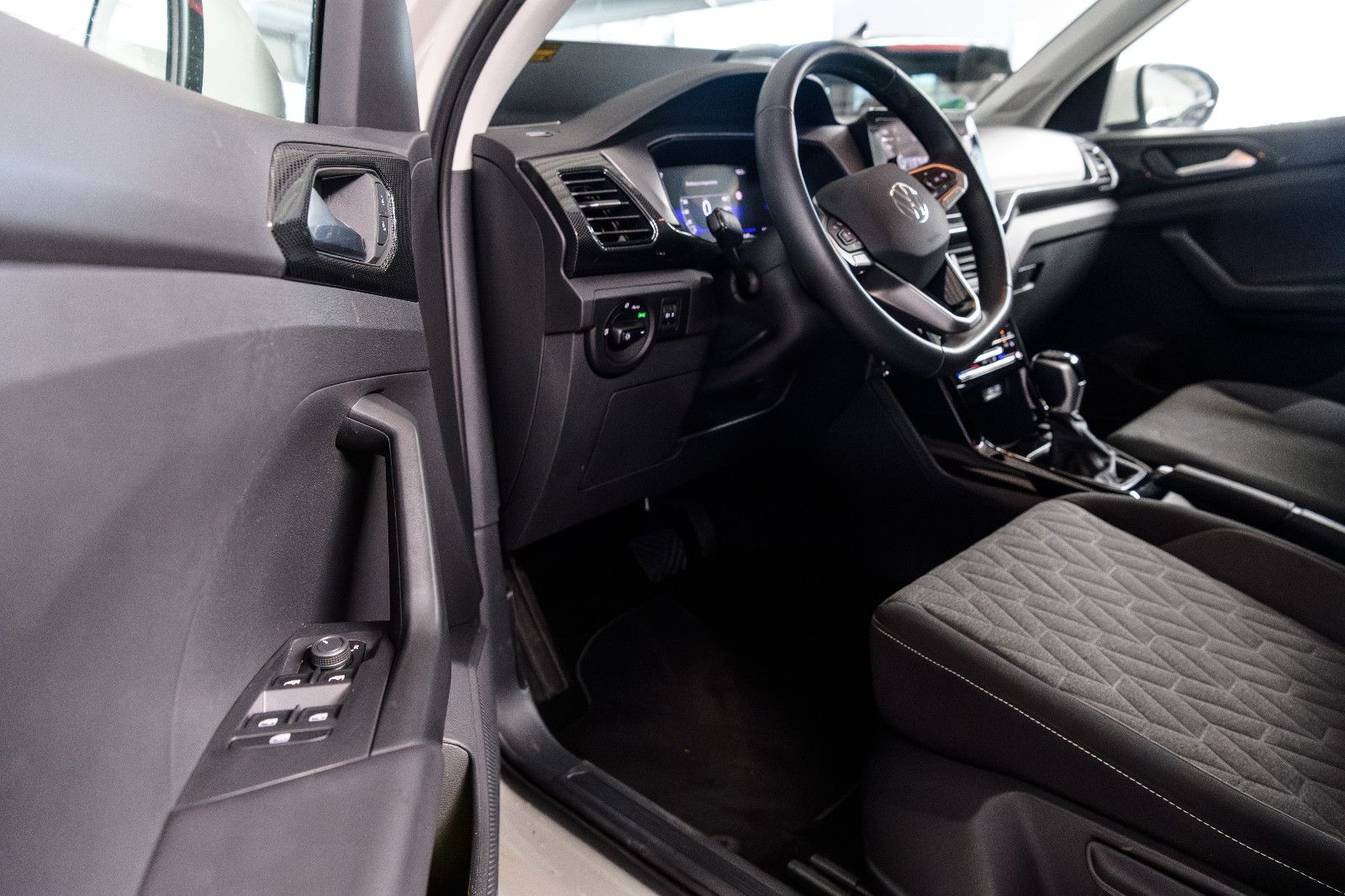 Fahrzeugabbildung Volkswagen T-Cross Life 1.0 TSI DSG LED+SHZ+ACC+APP+5 J.GAR