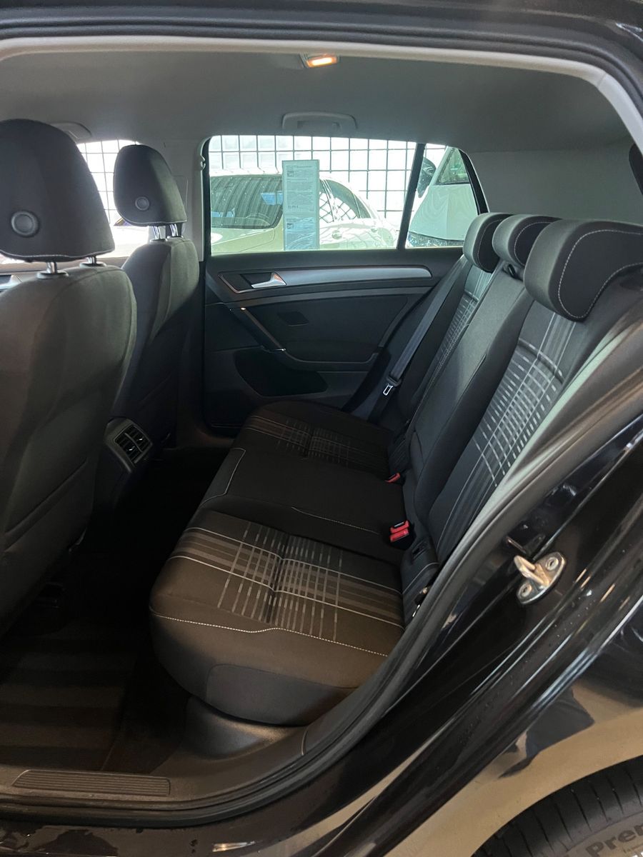 Fahrzeugabbildung Volkswagen Golf VII Lim. 1.6 TDI Comfortline BMT