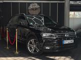 Volkswagen TIGUAN R LINE 4MOTION LEDER MEMORY SHZ HUD - Volkswagen Tiguan: Schwarz