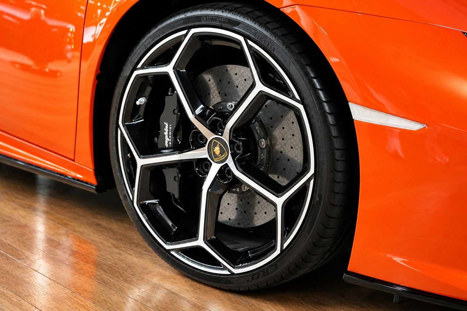 Fahrzeugabbildung Lamborghini Huracán EVO V10 *Lift*Sensonum*Kamera*ACC*SHZ