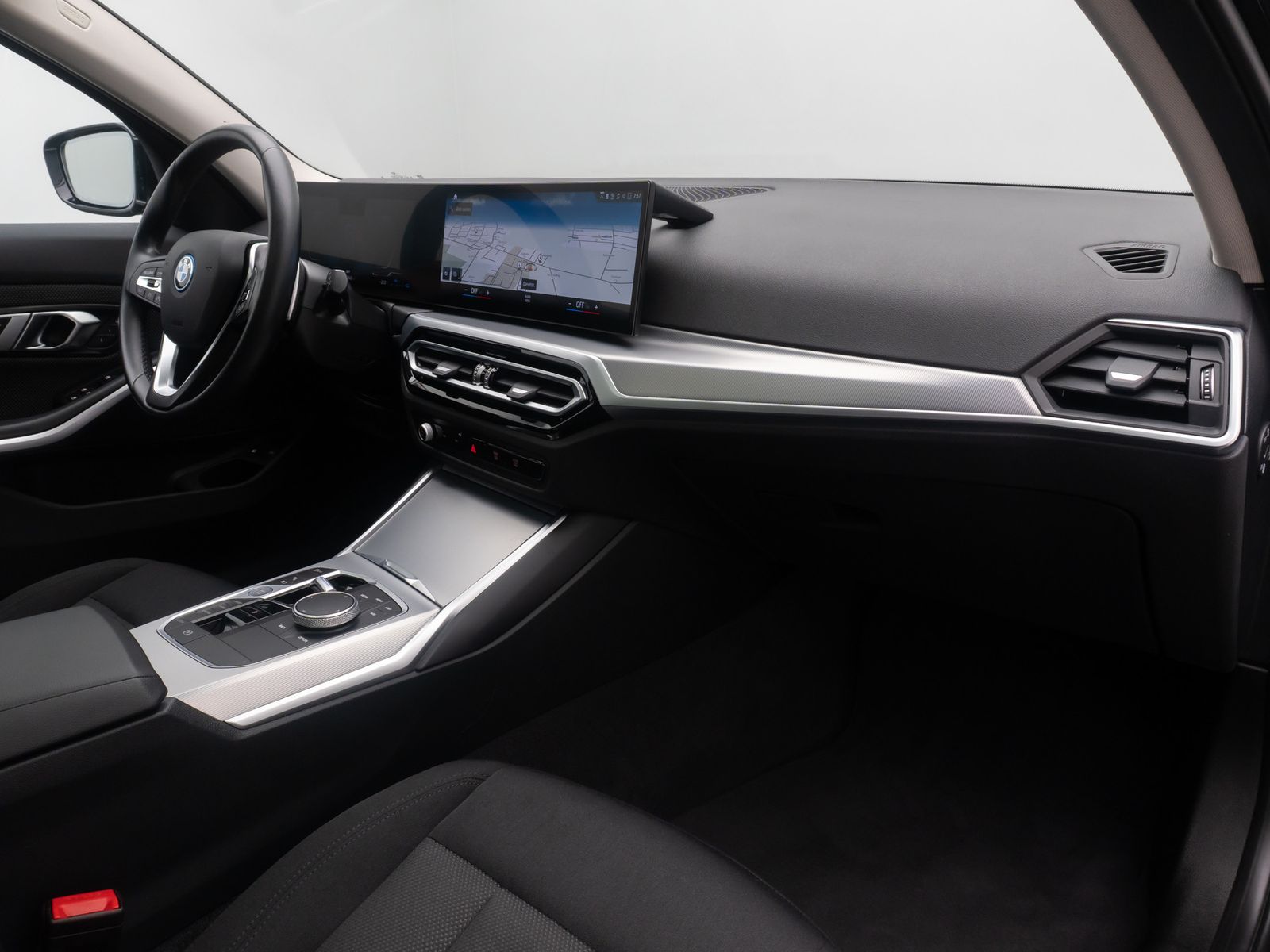 Fahrzeugabbildung BMW 330e Panorama DAB CockPit+ Widscreen PDC 19Zoll