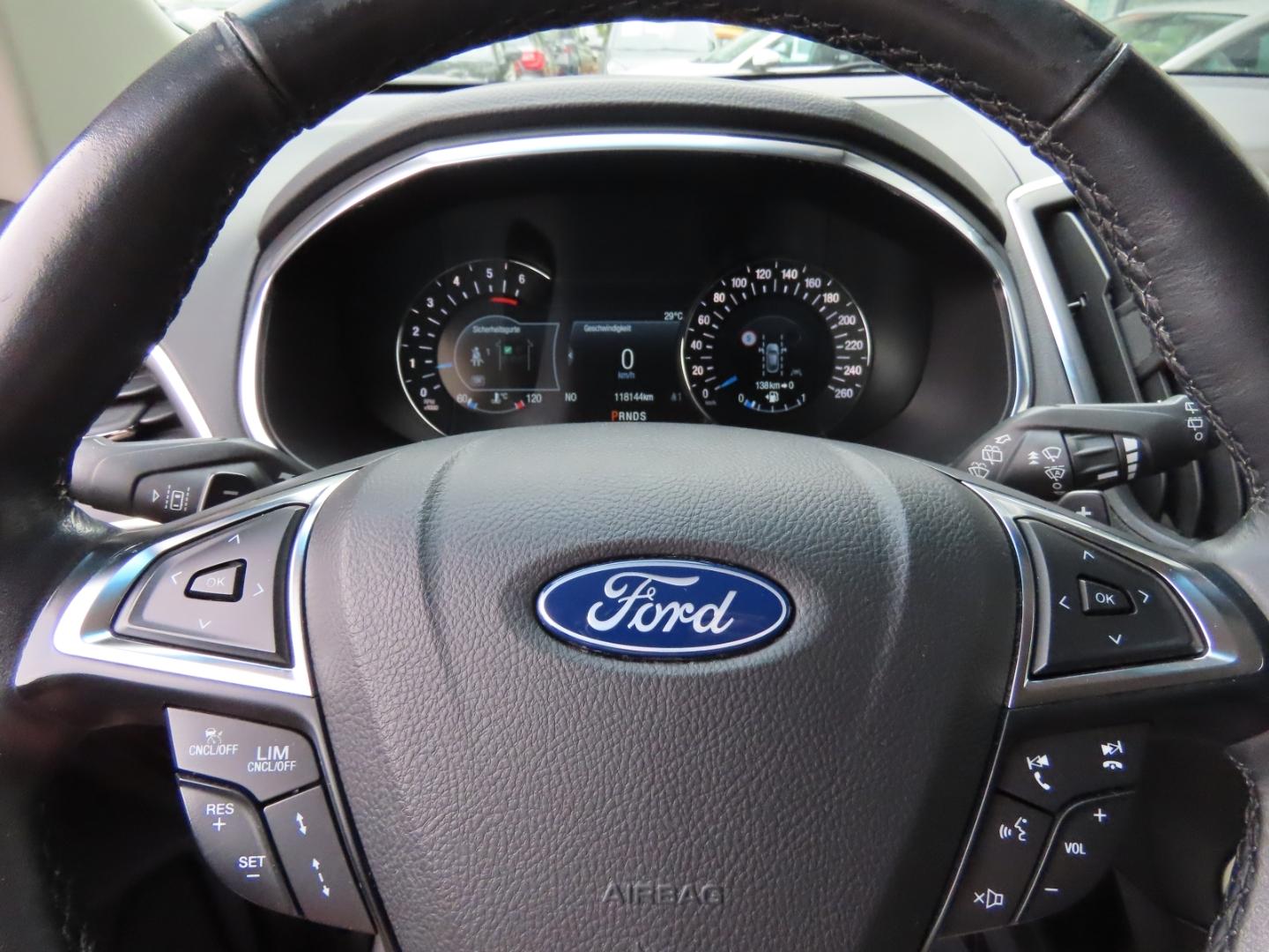 Ford Edge Titanium 1.Hd*Matrix*B&O*Navi*Kam*ACC*AHK