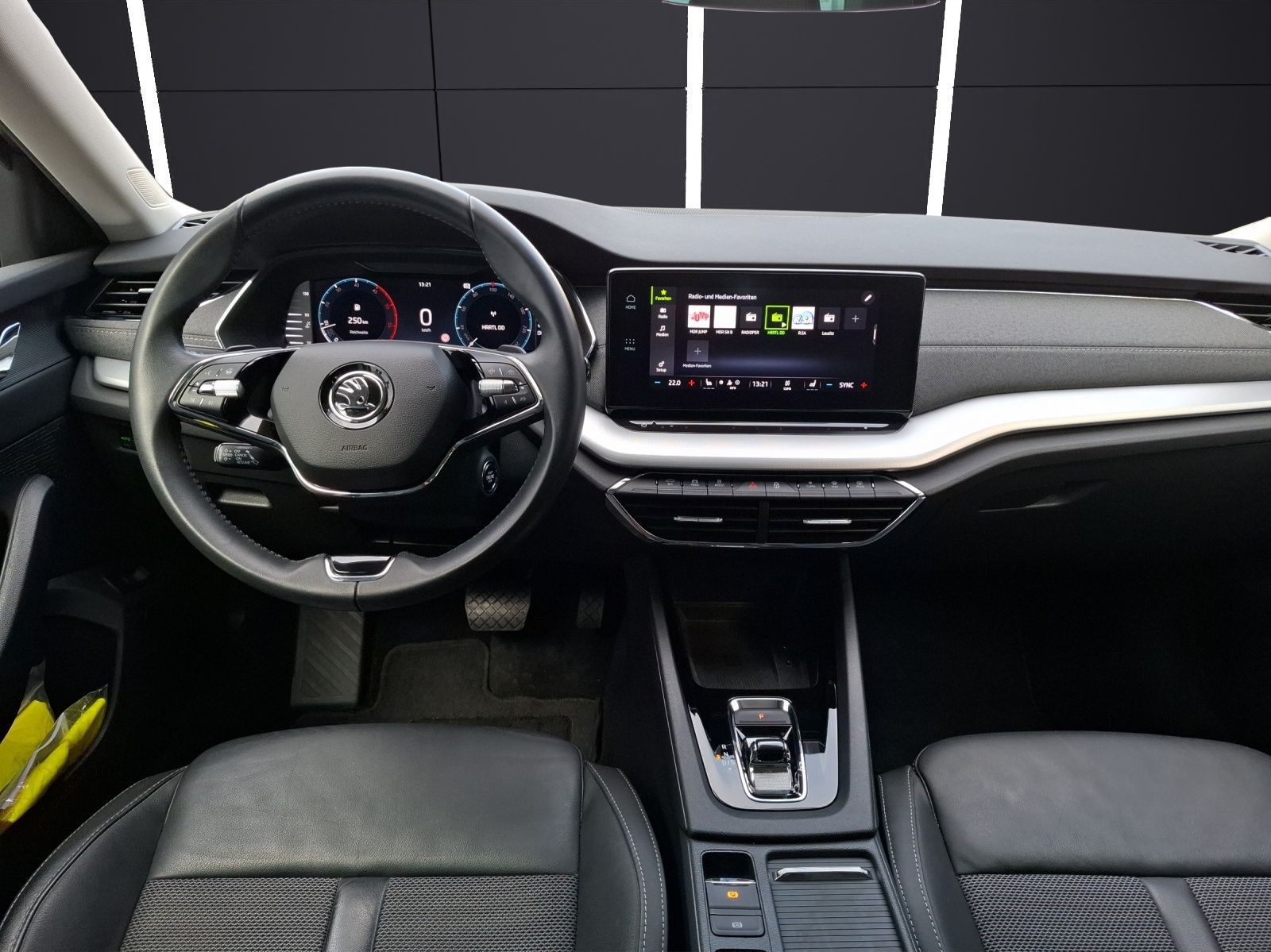 Fahrzeugabbildung SKODA Octavia Combi TDI First-Edition DSG Matrix Navi