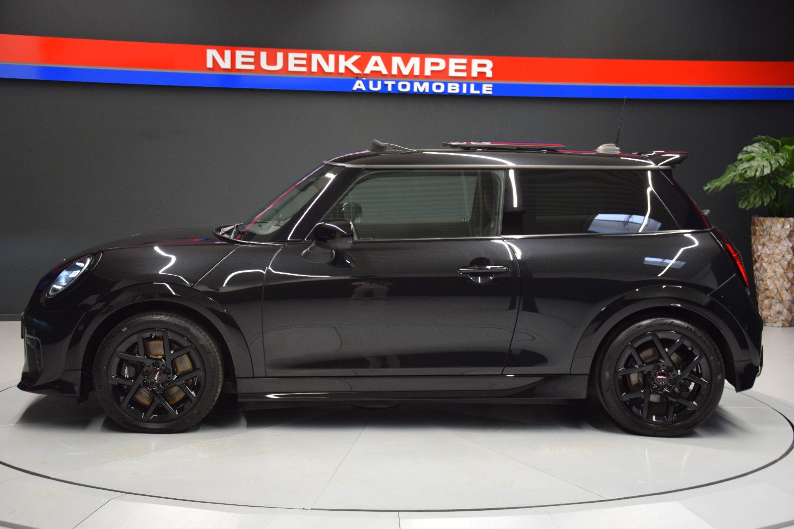 Fahrzeugabbildung MINI Cooper C Pano  ACC DCC 360° Harman Kardon Memory