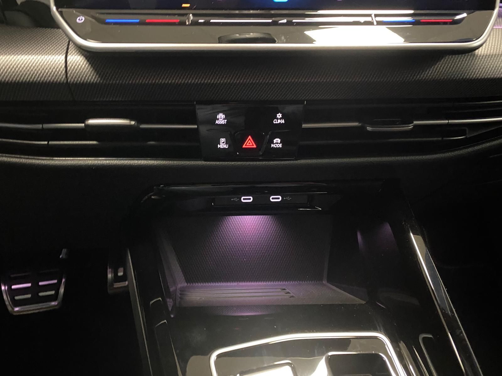 Fahrzeugabbildung Volkswagen Variant 2.0 TDI DSG R-Line BLACKSTY+MATRIX+5JGAR